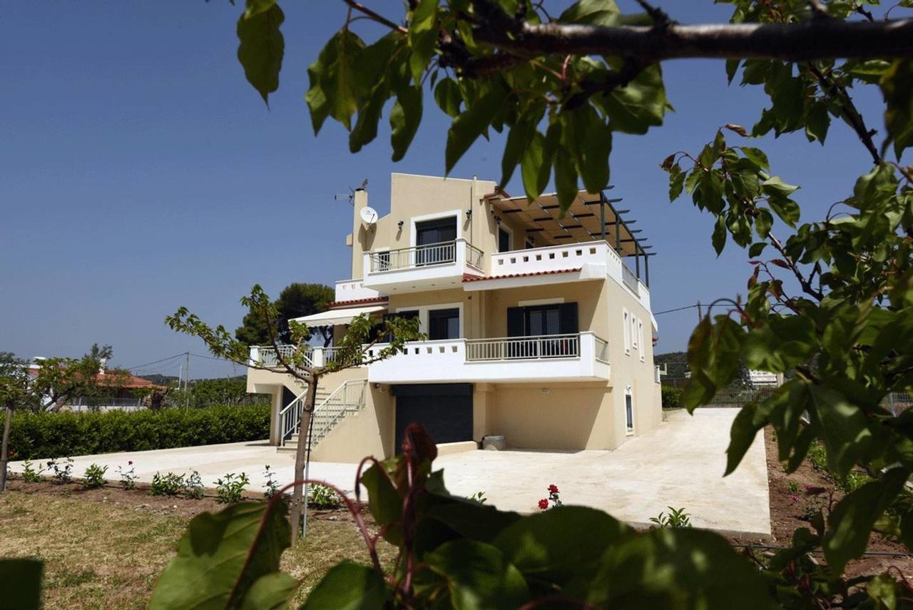 Panelma Villa Tranquil Coastal Retreat In Zacharo Tholon Exterior photo