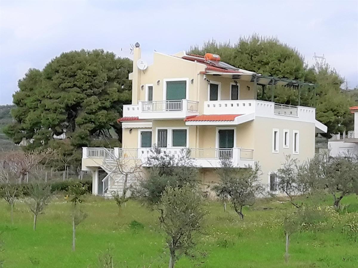 Panelma Villa Tranquil Coastal Retreat In Zacharo Tholon Exterior photo
