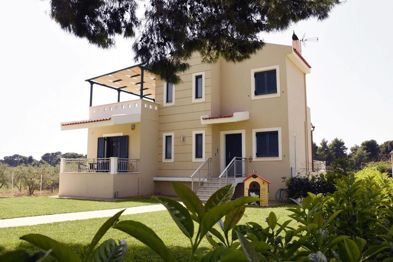 Panelma Villa Tranquil Coastal Retreat In Zacharo Tholon Exterior photo